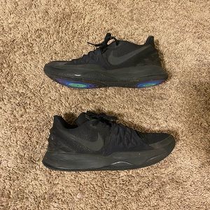 Kyrie Low Basketball Shoes